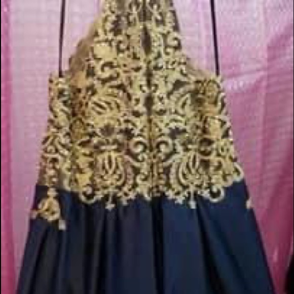 Dress - Picture 5 of 8